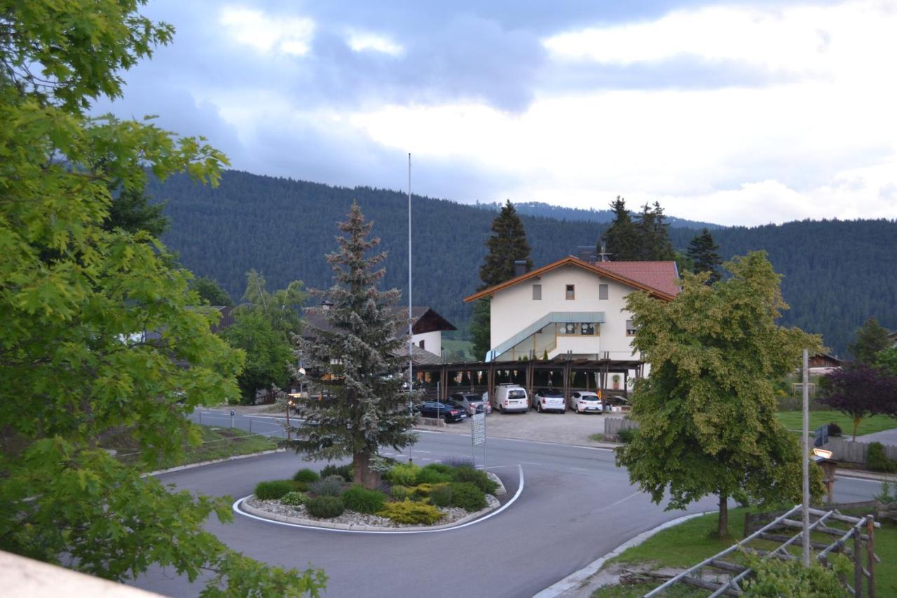Gasthof Zum Gruenen Baum Verano Bagian luar foto