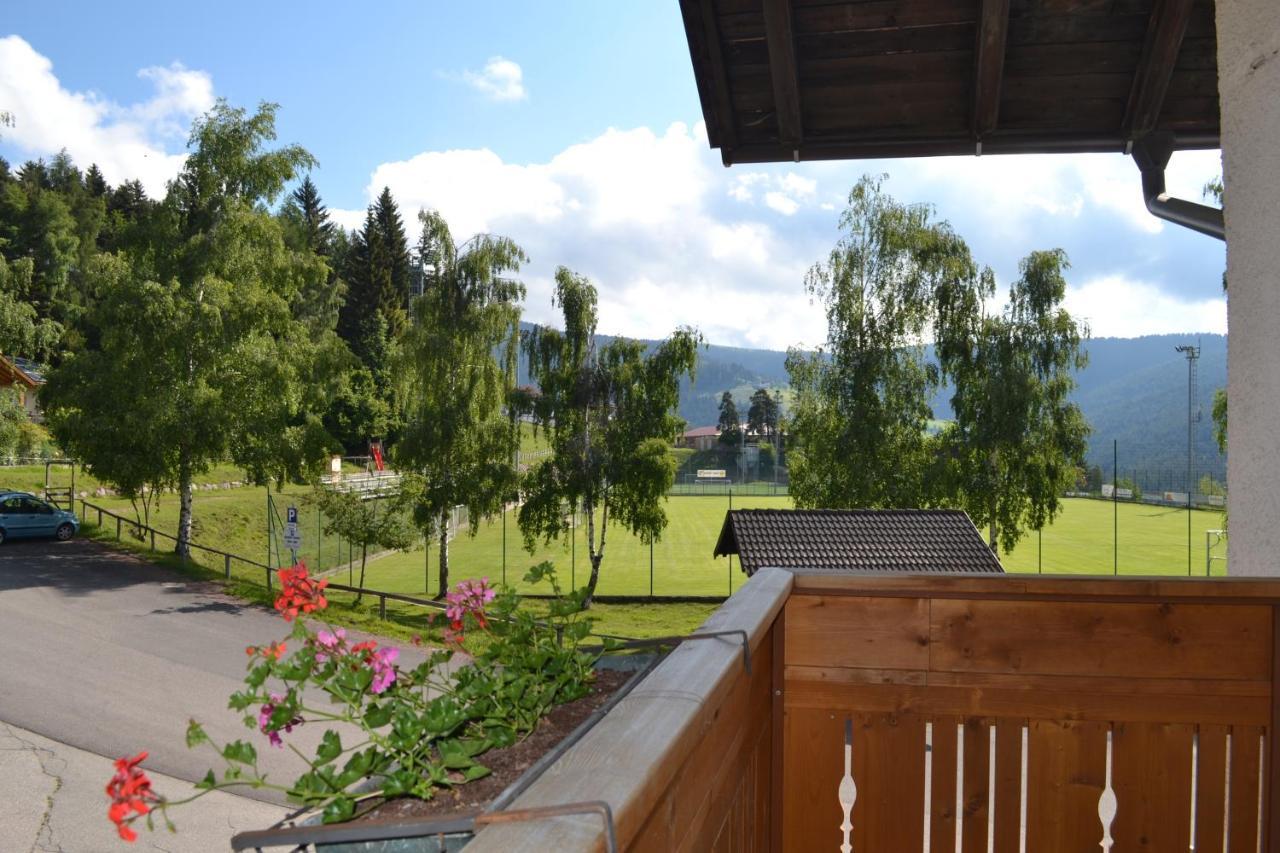 Gasthof Zum Gruenen Baum Verano Bagian luar foto